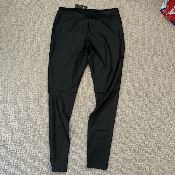 Trouvé from Nordstrom Black Faux Leather Leggings size Medium - Picture 6 of 9